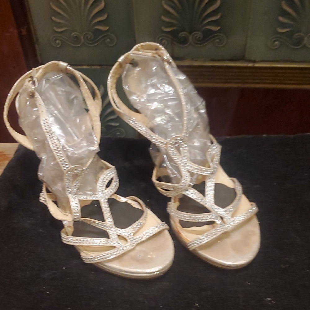 NINA Elegant Silver Strappy Women's Sandals